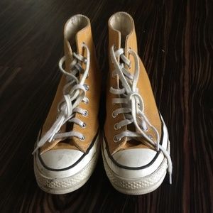 Women’s 9.5 mustard yellow high top converse